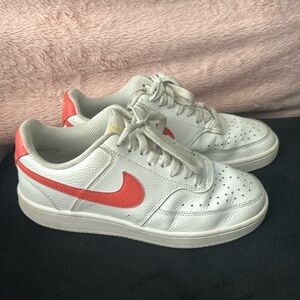size 7 Nike shoes